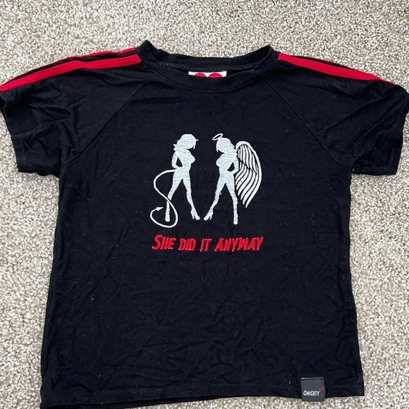 Black t - Picture 1 of 2